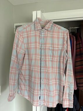 Faherty Pink and Light Blue Plaid Sun Washed Chambray Button-Down Shirt